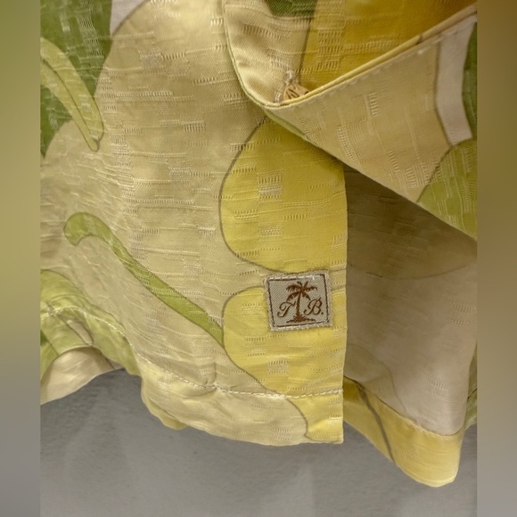 Tommy Bahama Mens Shirt Size Large 100% Silk Button Up Short Sleeve Hawaiian - Picture 4 of 4